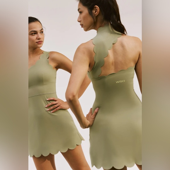 NWT Wiskii Scalloped Back Mock Neck Cross Olive Green Activewear Dress Medium - Picture 1 of 7